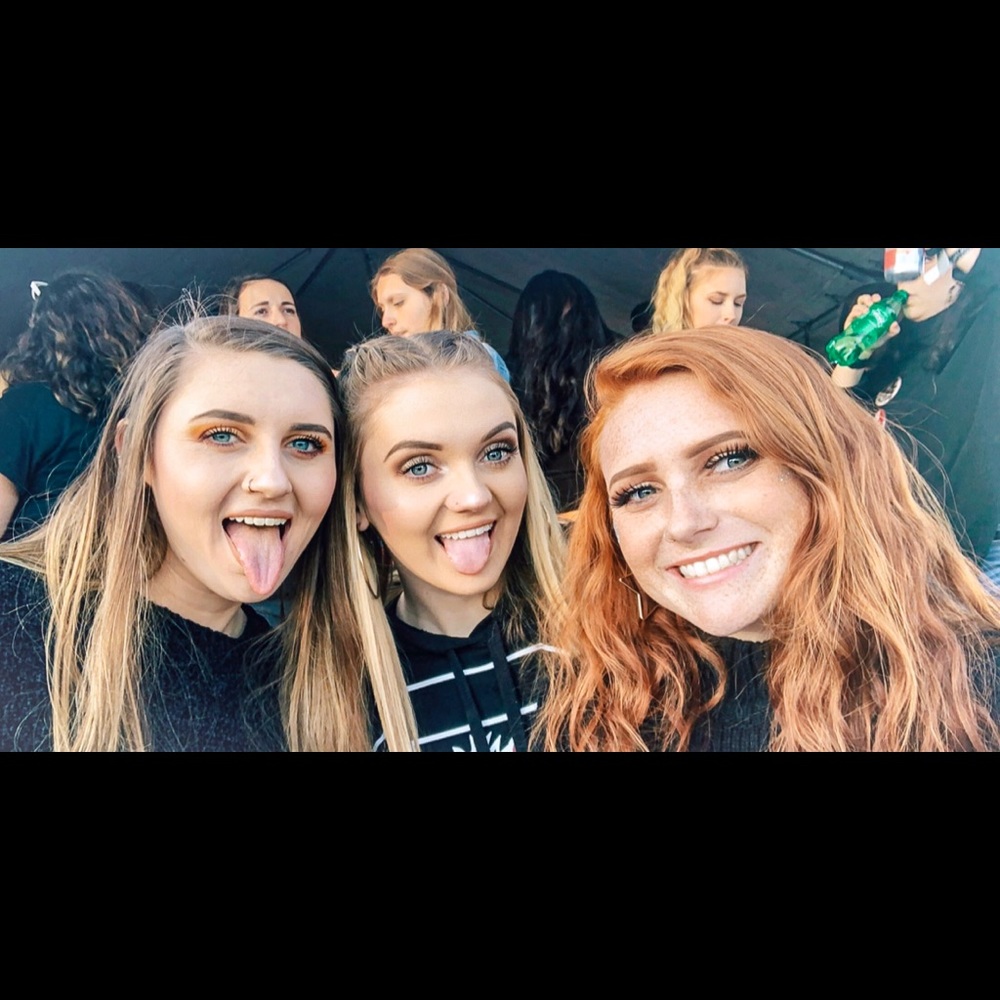 My sisters and I are selling clothes :)))